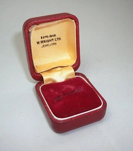 Vintage RED Leatherette RING PRESENTATION DISPLAY Jewellery BOX - Picture 1 of 8
