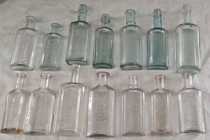 Konvolut 14 antike Quacksalber Medizin Flaschen Tonika Heilmittel Aqua klar um 1800 - Bild 1 von 8