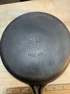 Griswold Gusseisen Pfanne No.7 Erie, PA 701 I DBL Auslauf, kleines Logo flach - Bild 1 von 9