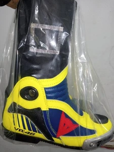 BOTAS DE CARRERAS VALENTINO ROSSI 2015 CUERO MOTO TODAS LAS TALLAS DISPONIBLES - Imagen 1 de 2