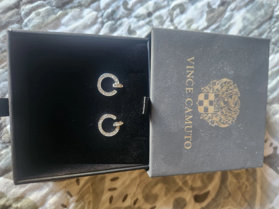 Pendientes Vince Camuto Ayla Tono Plata con Cristales Transparentes Nuevos en Caja Elegantes Foto 1 de 1
