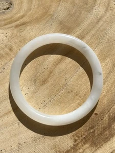 Brazalete de jade hetiano blanco natural 54 mm, 和田白玉圆条飘墨意境手镯 - Imagen 1 de 7
