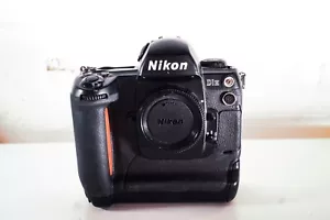 Nikon D1H 2.7MP Digital SLR Camera Body - Picture 1 of 10