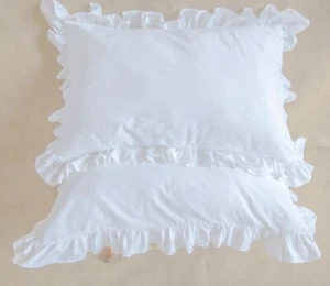 Weiße Kissenbezüge aus Baumwolle, verziert mit Rüschen rund um sie herum Made in UK - Bild 1 von 7