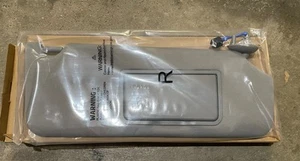 Sun Visor Passenger Right Gray with Mirror and Light for 2017-2021 Honda Pilot - Picture 1 of 2