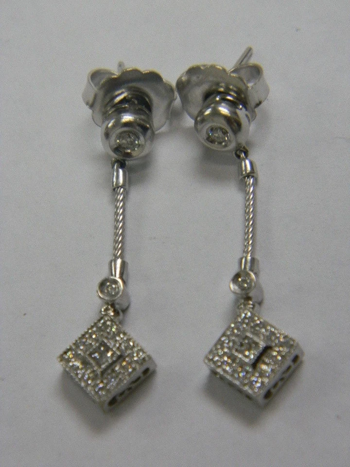 Pendientes colgantes cuadrados de diamantes Charriol de oro de 18 quilates Foto 1 de 1