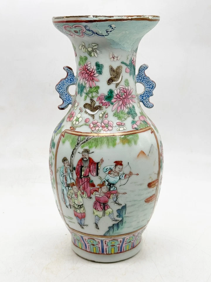 ANTIQUE  HAND PAINTED CHINESE VASE ORIENTAL DECORATIVE ART FLORAL SCENE - Image 1 of 4