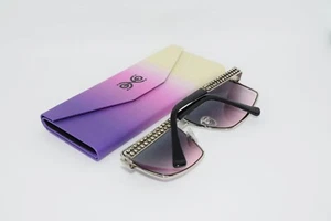 FALTBARE LESEBRILLE SONNENBRILLE BLUEBERRY CREME HÜLLE HARTMAGNET BOX HANDTASCHE - Bild 1 von 16