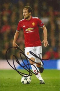 MAN UNITED: DALEY BLIND SIGNED 6x4 ACTION PHOTO+COA - Picture 1 of 1