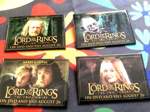 Il Signore degli Anelli 2 Torri Promo Spille 2”x3” blockbuster DVD 2002 SET DI 4 VINTAGE - Foto 1 di 10