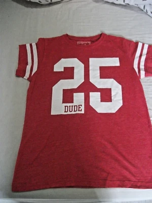 Camiseta Next Boys. 11 años. Logotipo Cool Dude y Nueva York.. No..25..Manga corta. Rojo... En muy buena condición Foto 1 de 4