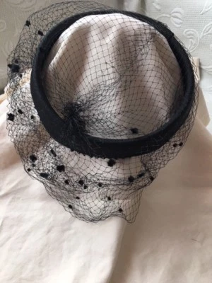 Chapéu feminino vintage com rede preto - Imagem 1 de 4