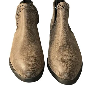 C EST. 1946 Women's Brown Ankle Booties Size 7-NWOT - Picture 1 of 12