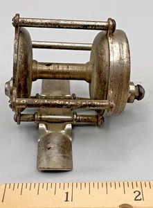 U.S.L. Brand #26 Raised Pillar 40 Vintage Casting Reel - Picture 1 of 7