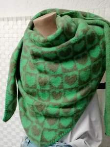 Dreieck Schal Herz Heart Herzen Stola Tuch kuschelweich Neu Grün Khaki - Picture 1 of 5