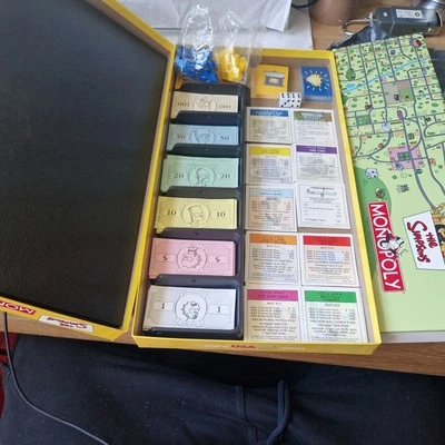 Rarer Monopoly: The Simpsons - USAopoly Edition (2001) Complete* & excellent con - Image 1 of 4