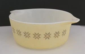 Vintage Pyrex Yellow Town & Country 1.5 Pt Cinderella Casserole Dish #472 USA - Picture 1 of 12