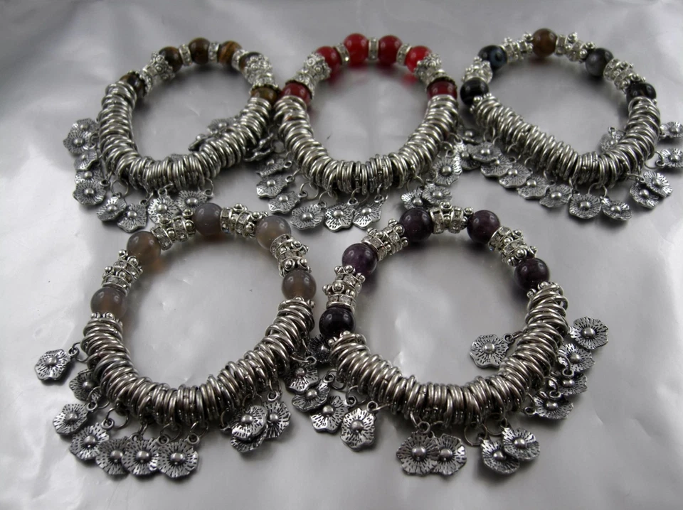 Armband Bettelarmband mit Blumen und Echtstein Perlen Tigerauge, Milchstein..... - Bild 1 von 1