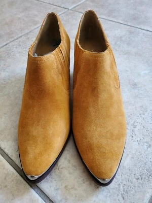 JOIE Boots Women's Ankle Shoes Booties Light Brown Suede Reptile Heel Size 7 - Image 1 of 4