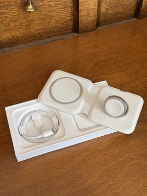 Cargador Apple MagSafe Duo Blanco • Cargador Inalámbrico Plegable + Cable Lightning Foto 1 de 4