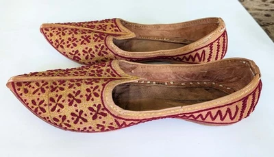 NUEVO Hecho a Mano Tradición Rojo Tostado Hilo Tilla Trabajo Hombres Cuero Khussa Zapatos EE. UU. 10 Foto 1 de 4