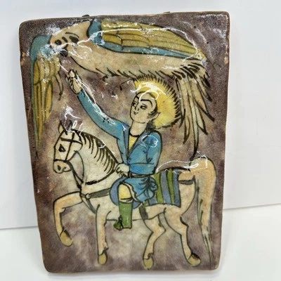 Antiguo azulejo esmaltado persa Qajar - jinete a caballo y pájaro Simurgh - pintado a mano Foto 1 de 4