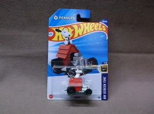 HOT WHEELS 2025 #132 RED SNOOPY DOGHOUSE PEANUTS RED BARON FIGHTER SCHULTZ - Picture 1 of 3