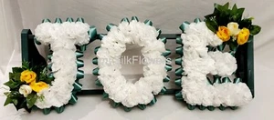 Corona de flores con nombre de 3 letras homenaje funeral de seda artificial Joe Dad Son Bro - Imagen 1 de 2