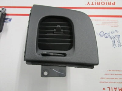 98-11 Mercury Grand Marquis Calentador central derecho Ventilación de aire Gris  Foto 1 de 4