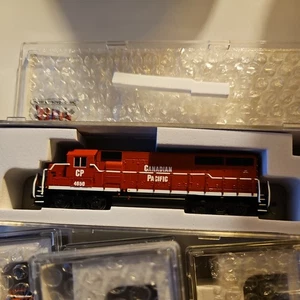 Atlas N EMD GP40-2 Canadian Pacific CP #4650 DCC/SND 40004731 - Picture 1 of 2