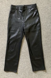Pantalón Stradivarius imitación cuero recortado recto negro Reino Unido 12 - Imagen 1 de 12