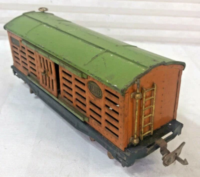 Prewar LIONEL No. 813 CATTLE CAR – Orange w/ Green Roof - O Gauge - Image 1 of 4