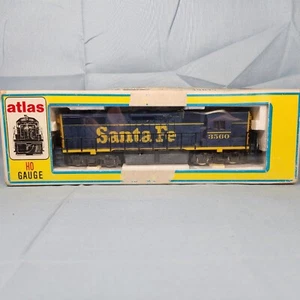 Atlas HO Gauge No. 7021 Santa Fe GP38 Diesel Locomotive 3560 NIB - Picture 1 of 8
