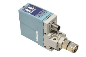 TELEMECANIQUE NAUTILUS pressure switch XMLA300D2S11 pressostat XML A300D2S1 - Picture 1 of 4