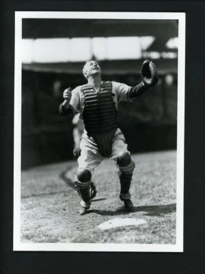 Gabby Hartnett George Brace Press Original Photo Chicago Cubs catching pop-up - Image 1 of 2