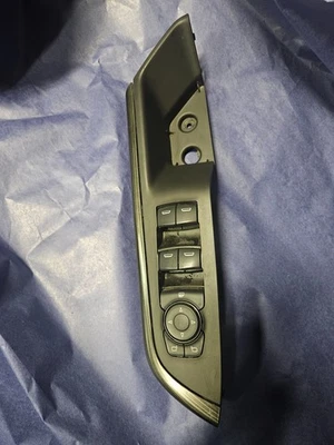 2014-2020 INTERRUPTOR DIANTEIRO ESQUERDO CHEVROLET MALIBU ARRANHADO! - 23326296 OEM - Imagem 1 de 4