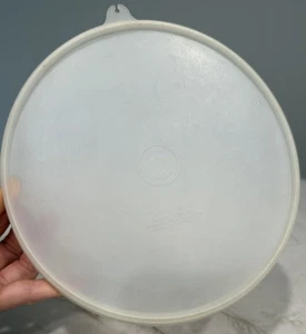 Vintage 9" Round Tupperware Replacement Lid Pat 3,275,182 - Picture 1 of 5