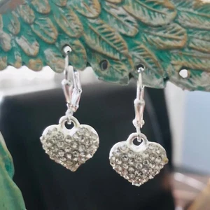 Silber Pave Kristall gepuffte Herz Ohrringe von CurlanceCreations - Bild 1 von 3