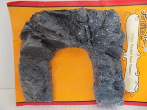 PORTALE TUNNEL DI ROCCIA SOFFIATA DI; CHOOCH IMPRESE NOS PO - Foto 1 di 3