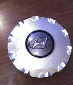 2002-2005 Hyundai Sonata Silver Hubcap Center Cap 52960-3D310 - Picture 1 of 11