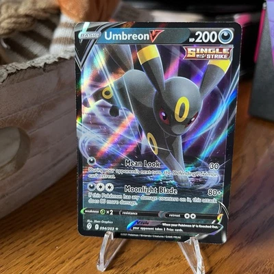Umbreon V 094/203 SWSH07: Evolving Skies Holo - Image 1 of 4