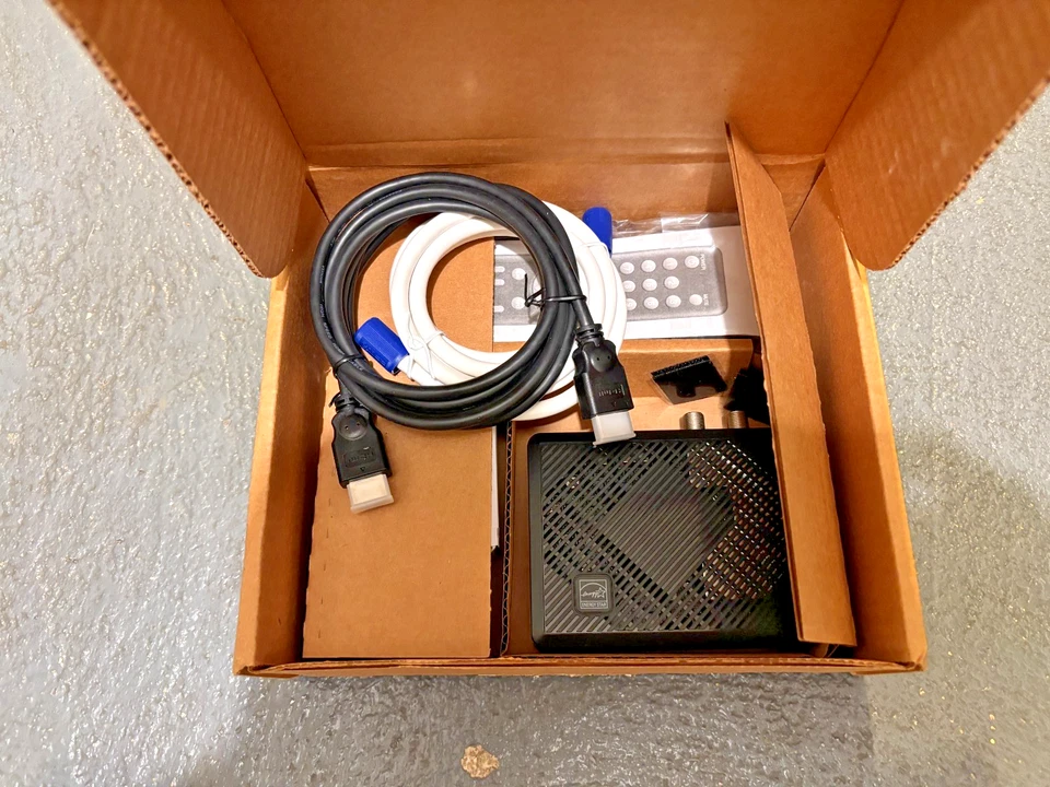 Caja Receptor TV Adaptador de Transporte Digital Cisco DTA 271HD, Cables, Control Remoto incluido Foto 1 de 4