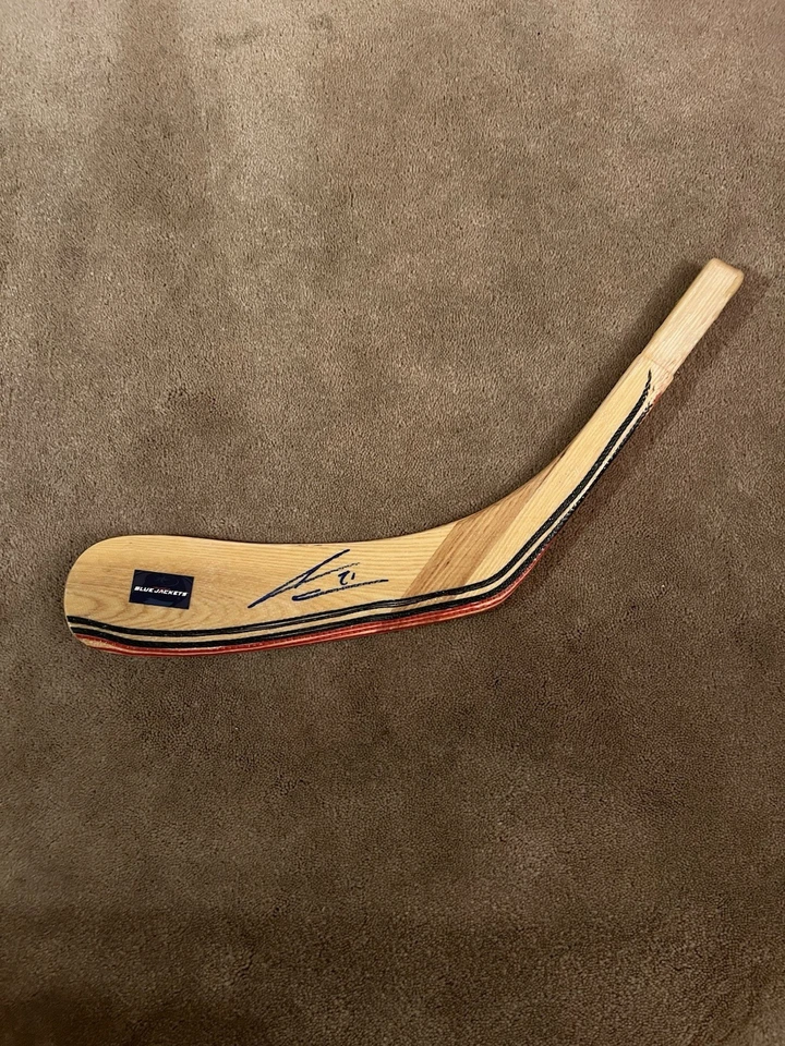 Jaquetas azuis Columbus autografadas James Van Riemsdyk lâmina bastão - Imagem 1 de 1