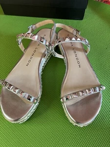 Sandalen Damen Designer Sacha London silber weiß Nieten NEU Gr. 40 Plateau Sohle - Bild 1 von 8