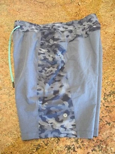 Lululemon EUC blau Camouflage 9 Zoll Schrittlänge Shorts Medium - Bild 1 von 7