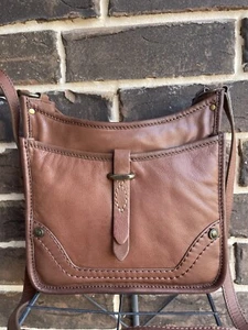 Tracolla Frye Campus nuova con etichette $288 pelle marrone cognac - Foto 1 di 5