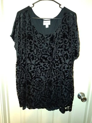  Blusa para mujer Ava & Viv talla grande negra con estampado floral talla 3x Foto 1 de 4