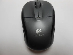 Mouse láser inalámbrico Logitech V220 # 910-001453 (plateado oscuro) - Imagen 1 de 3