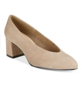Lovely Bella Vita 'Jensen' Almond Genuine Suede Pumps NIB Rare size: 11WW - Picture 1 of 7