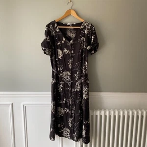 Fat Face Etuikleid UK 12 schwarz weiß Blumenmuster Knopfleiste Midi Gürtel Gürtel - Bild 1 von 5